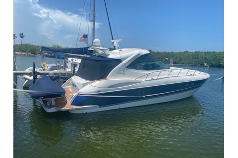 2005 Cruisers Yachts 52 Express