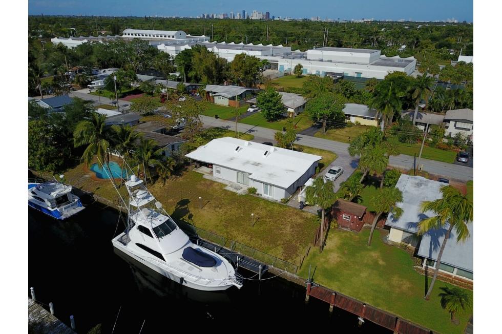 2004 Riviera 58' Enclosed Bridge