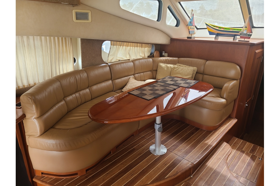 2005 Silverton 380 Sport Bridge